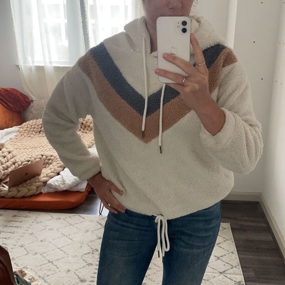 VICI Hooded Sherpa Chevron print Pullover. Size S. Cream / Tan / Gray - Picture 6 of 14